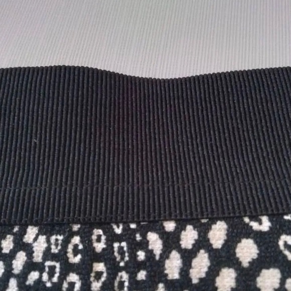 ANN TAYLOR Knit Knee High Waisted Pencil Skirt Mosaic print Black/white. (S) - Picture 12 of 16
